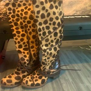 Giraffe print cowboy boots.  Freebird